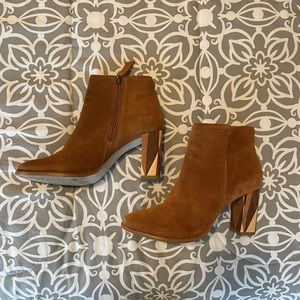 Women’s size 9 suede bootie